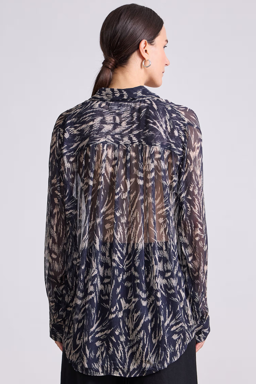 Model wearing Apiece Apart Alva Button Up rear view