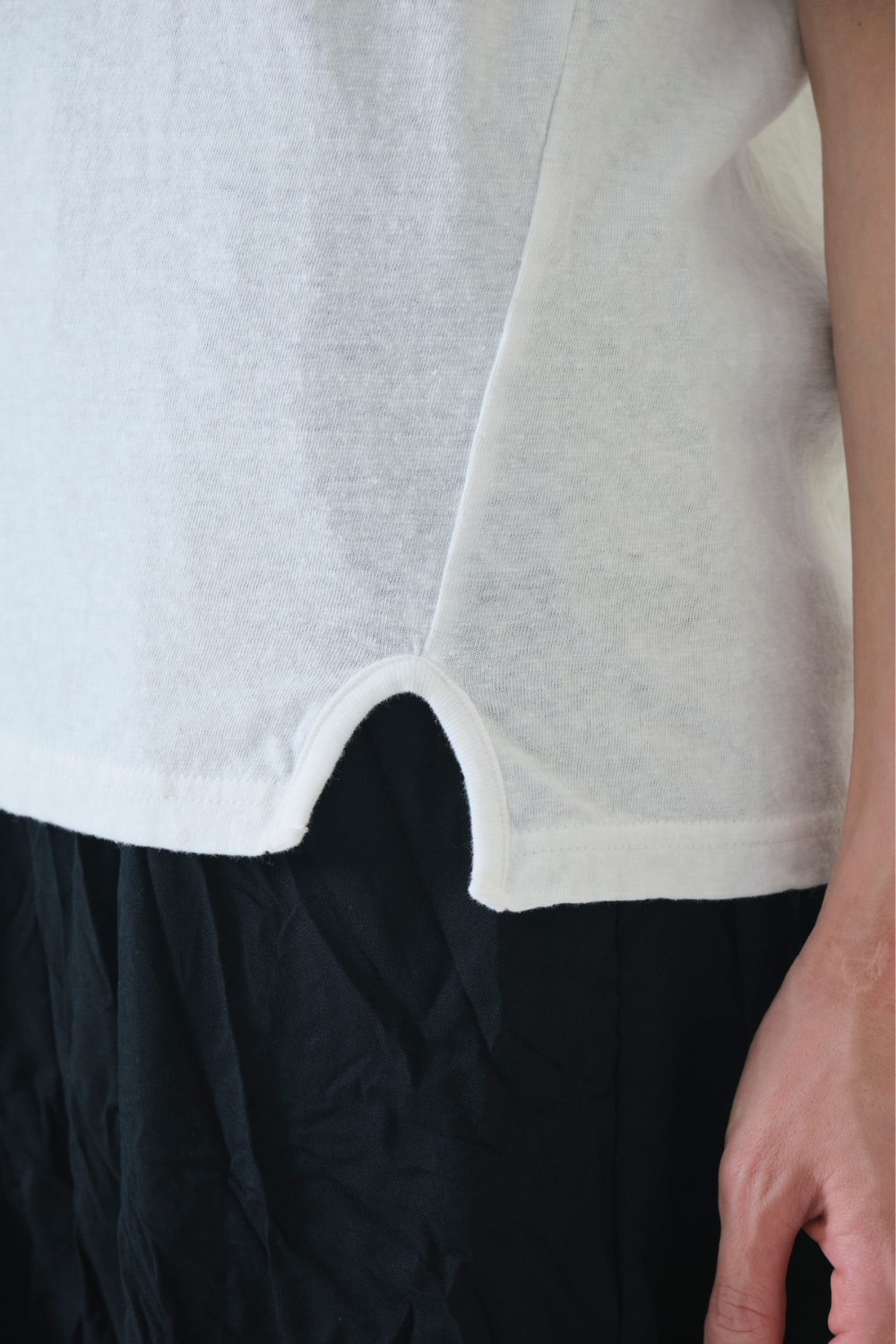 Model wearing Pas de Calais Recycle Jersey Classic T Shirt front/detail view