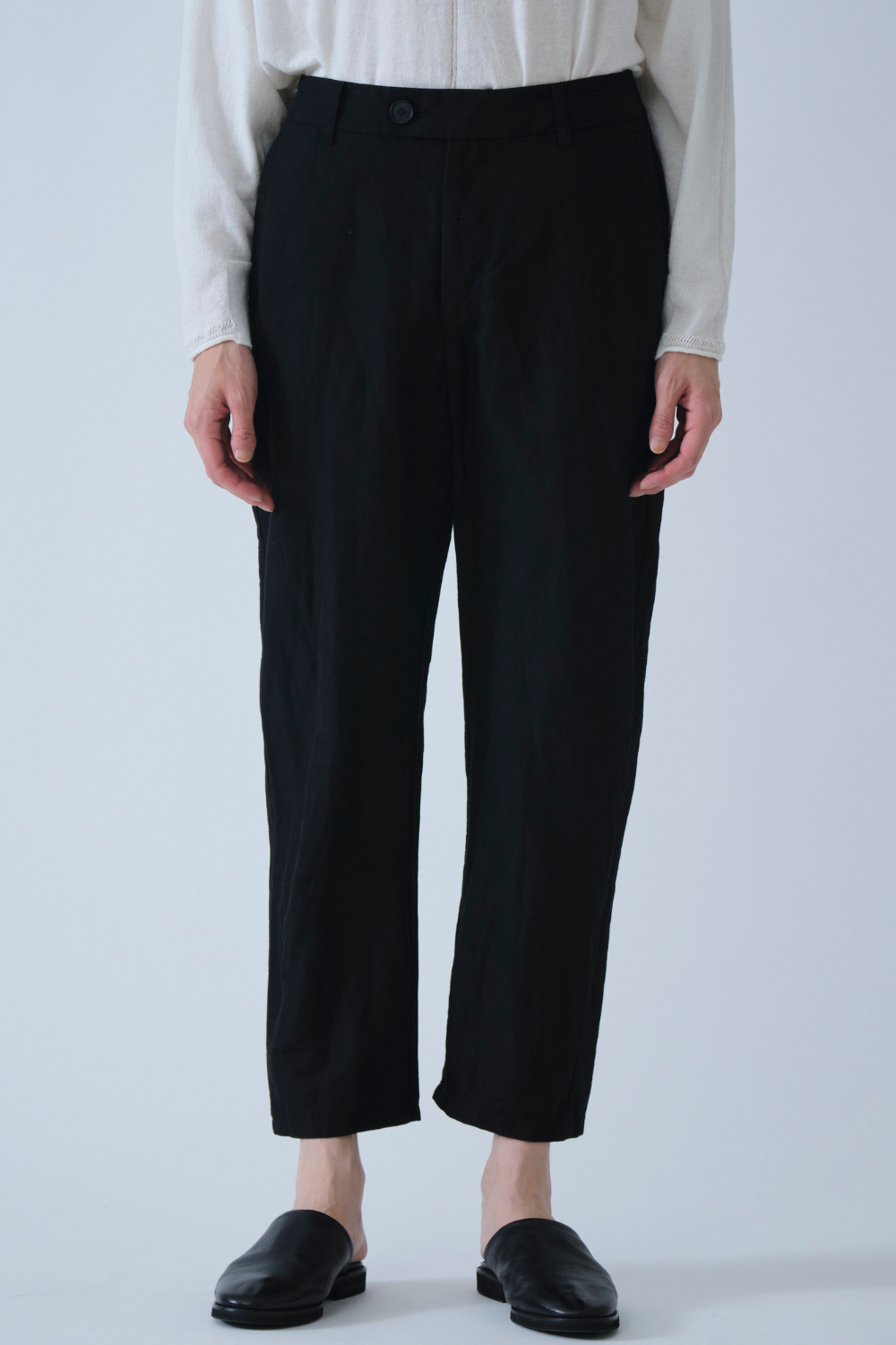Model wearing Pas de Calais High Density Linen Cotton Pants front view
