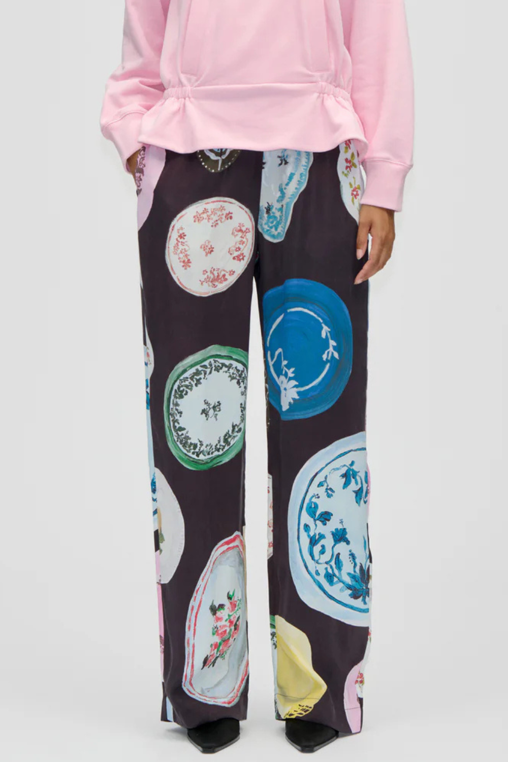 Model wearing Stine Goya Dry Viscose Elasticated Long Pants front view