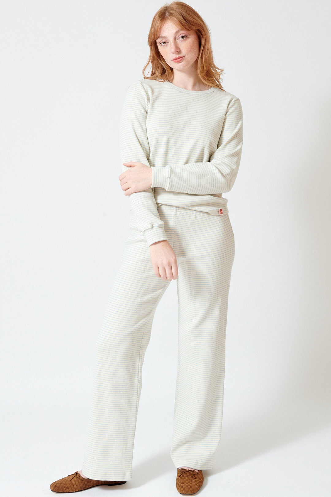 Waverly wearing Mother Denim The Quickie Greaser Ankle front view