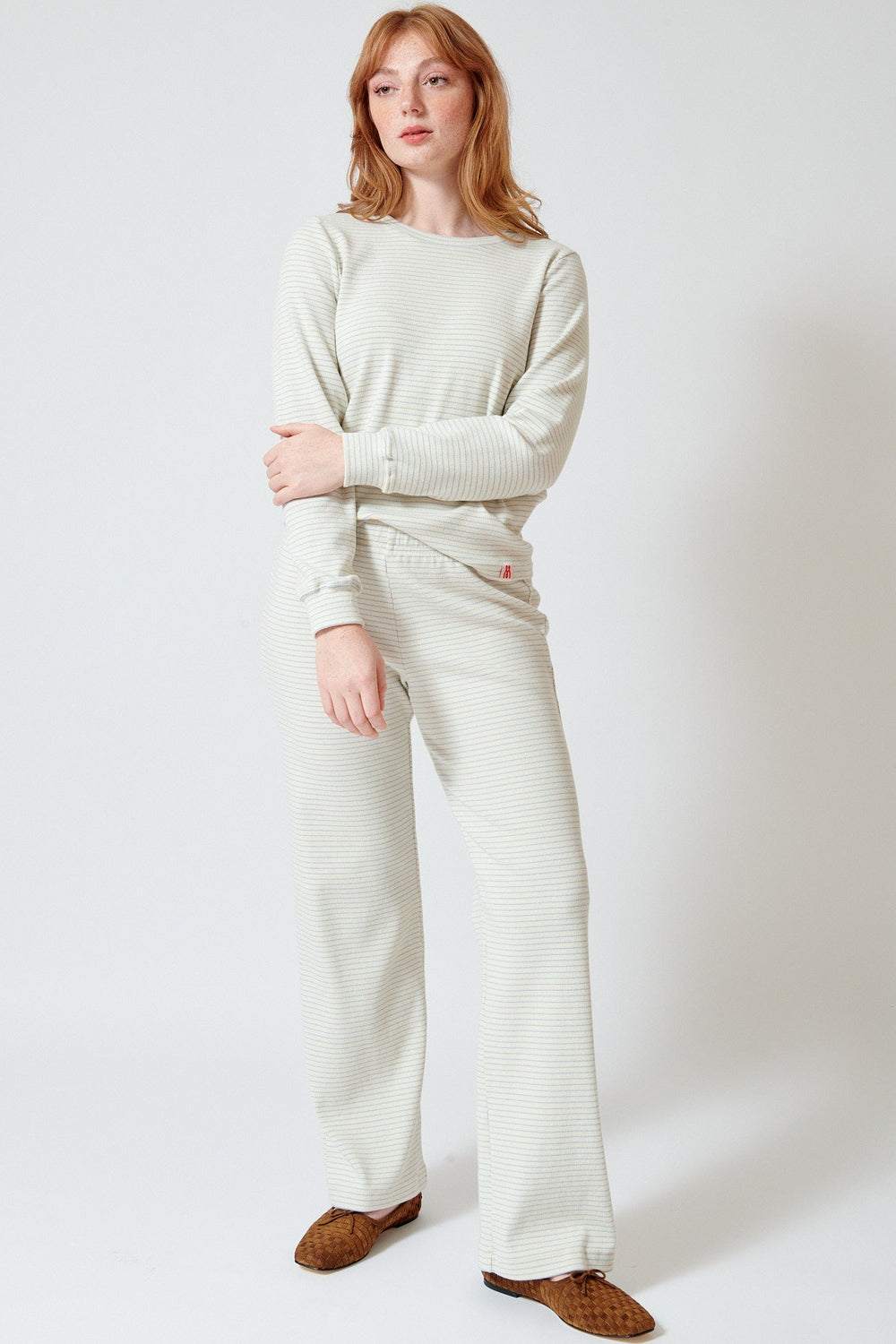 Waverly wearing Mother Denim The Quickie Greaser Ankle front view