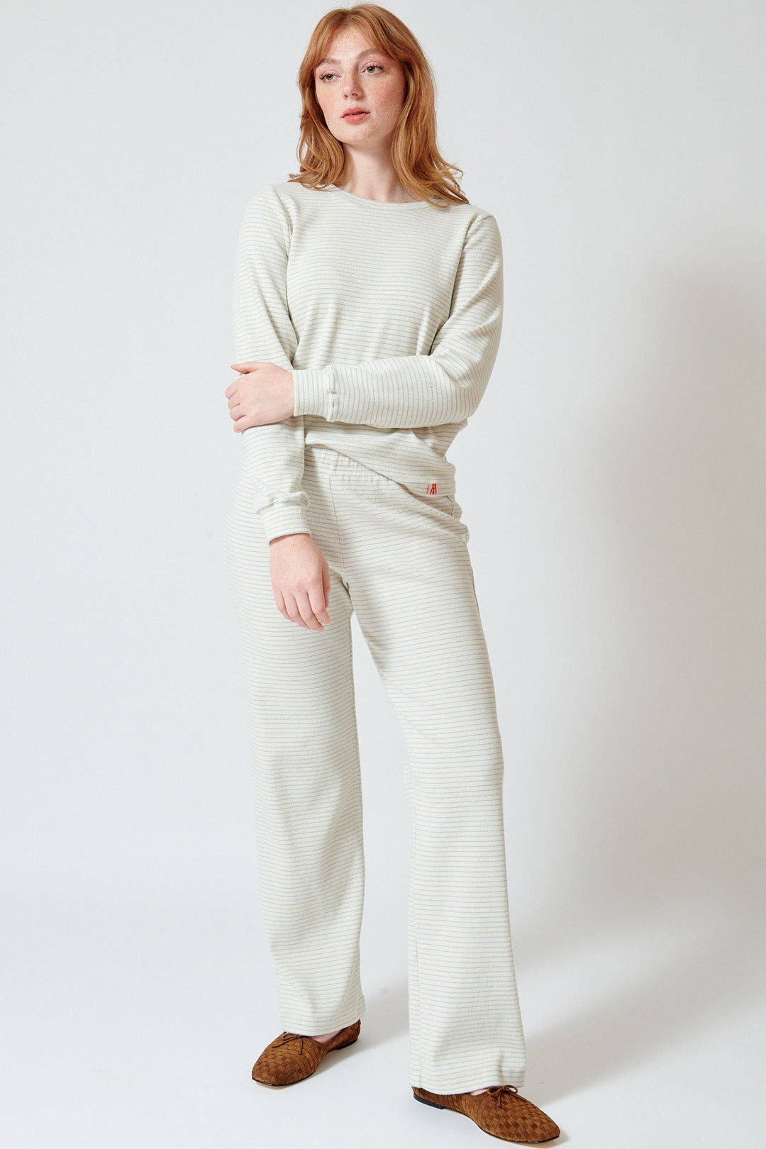 Waverly wearing Mother Denim The Quickie Greaser Ankle front view