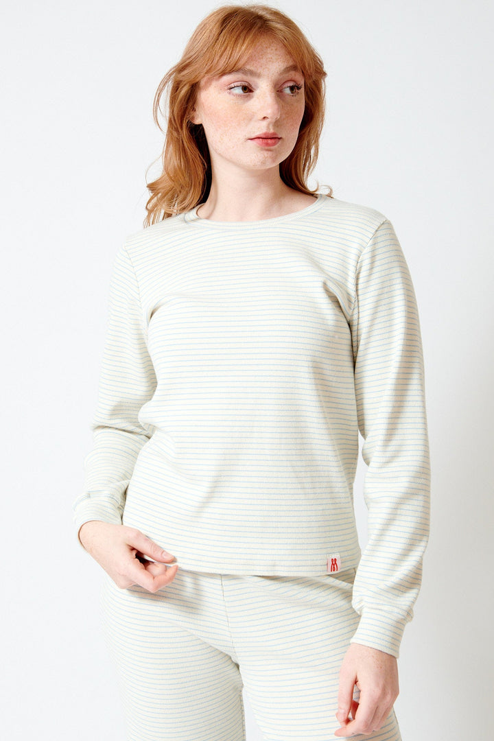 Waverly wearing Mother Denim The Long Sleeve Boxy Goodie Goodie front view