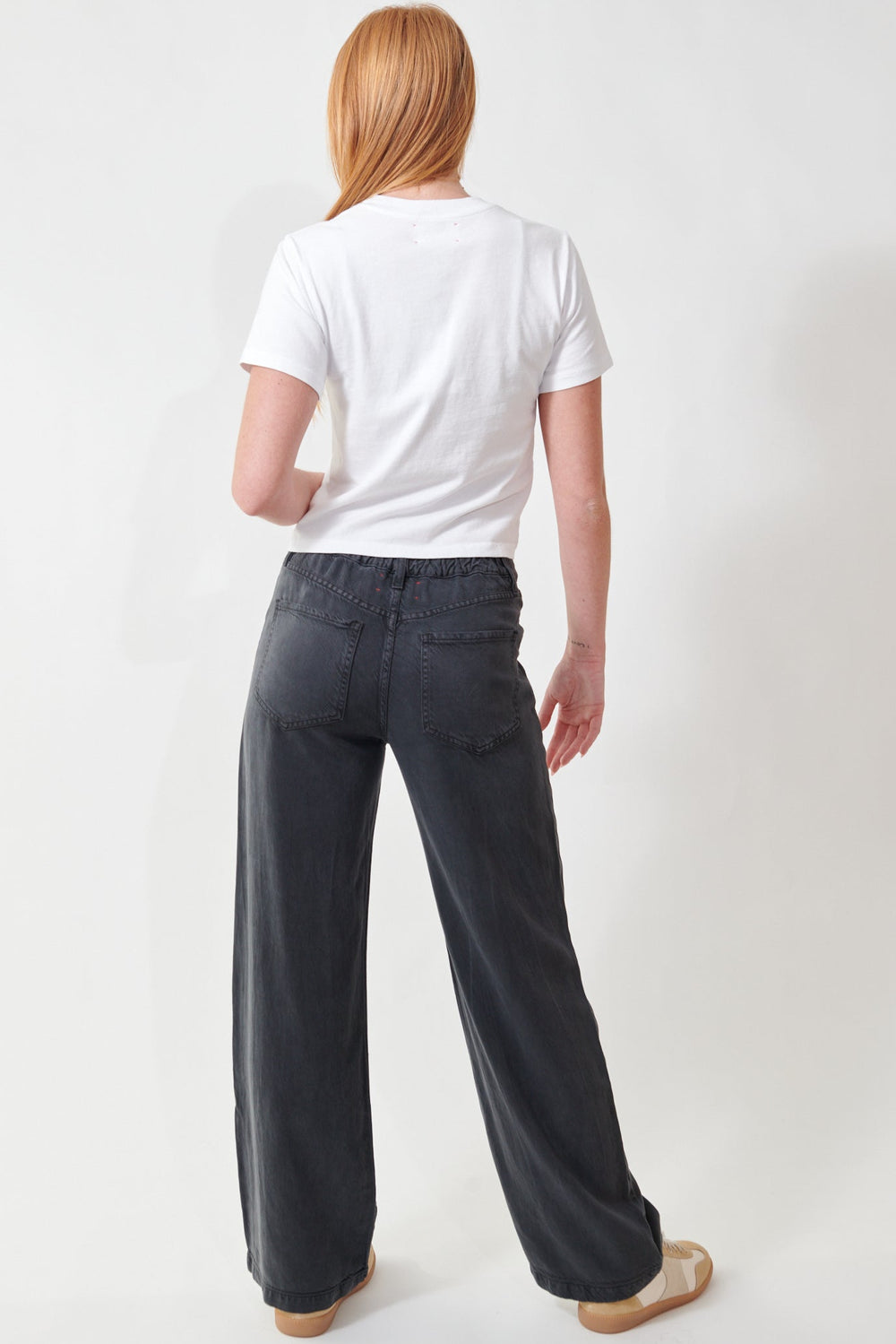 Aysia wearing Xirena Nixon Pant rear view