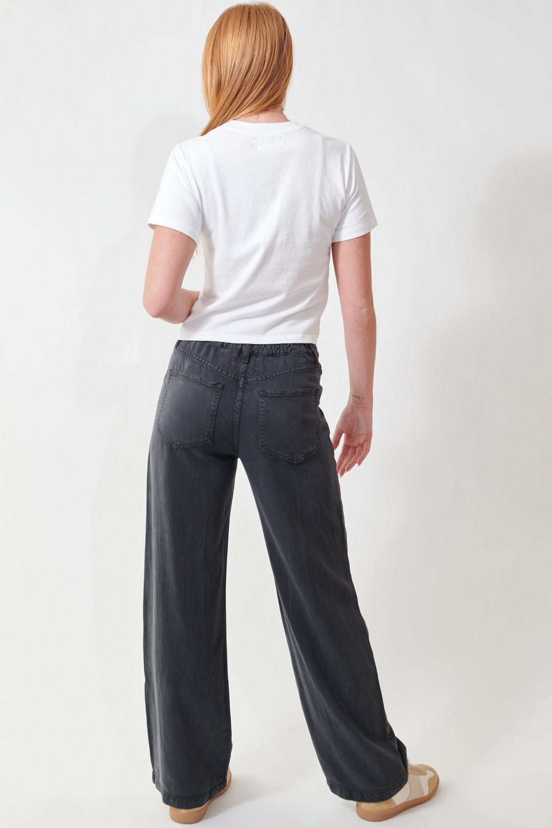 Aysia wearing Xirena Nixon Pant rear view