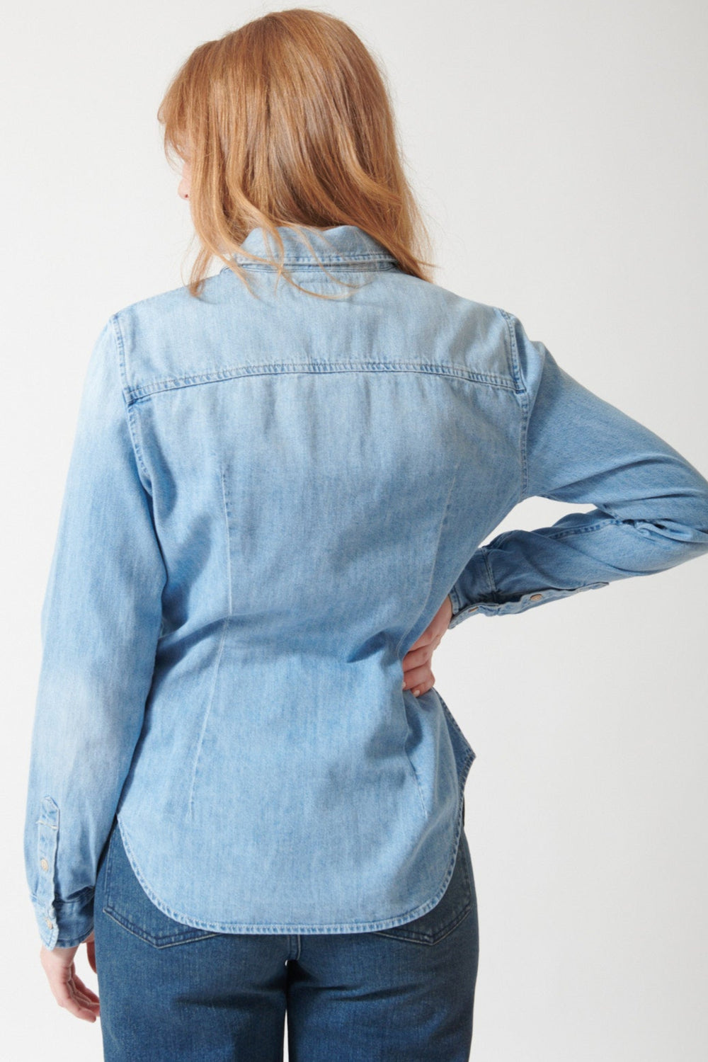 Waverly wearing Mother Denim The Itty Bitty Pinchie Frenchie rear view