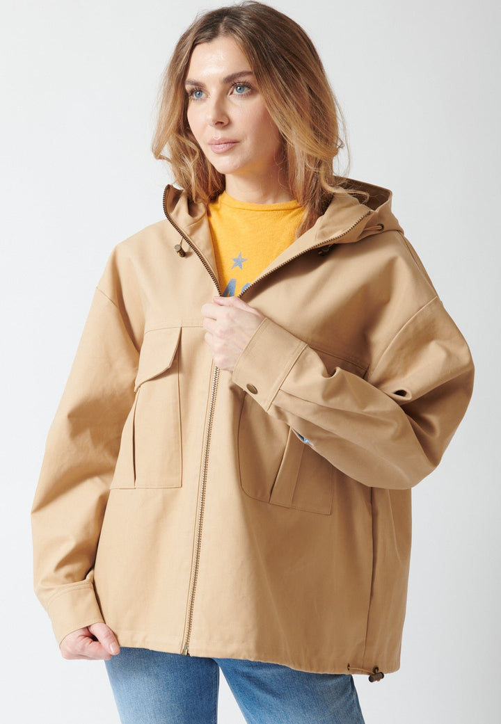 Mari wearing Mother Denim The Light Drizzle front view