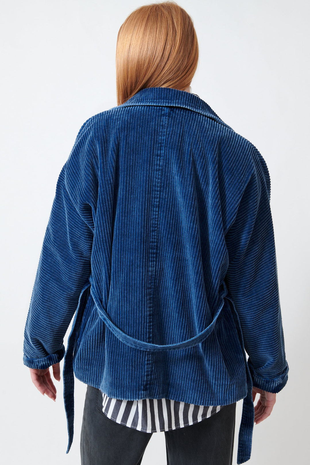 Aysia wearing Xirena Colt Jacket rear view