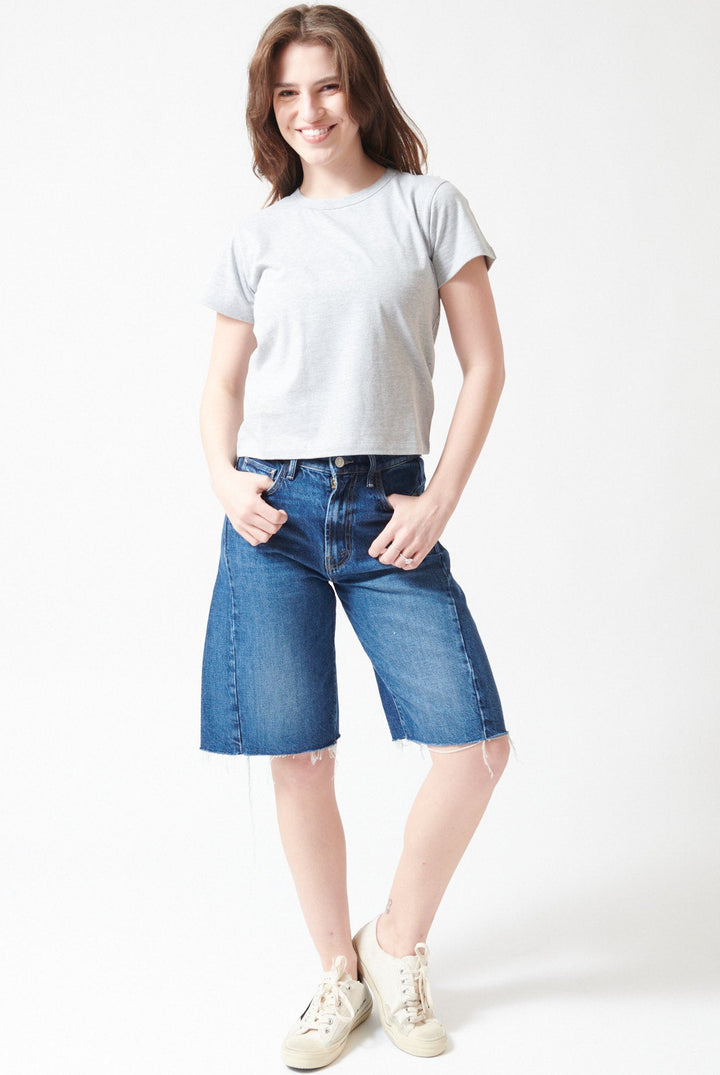 Sophie wearing Mother Denim The Half Pipe Bermuda Fray front view