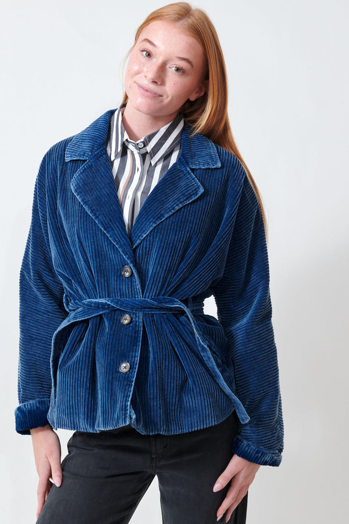 Aysia wearing Xirena Colt Jacket front view