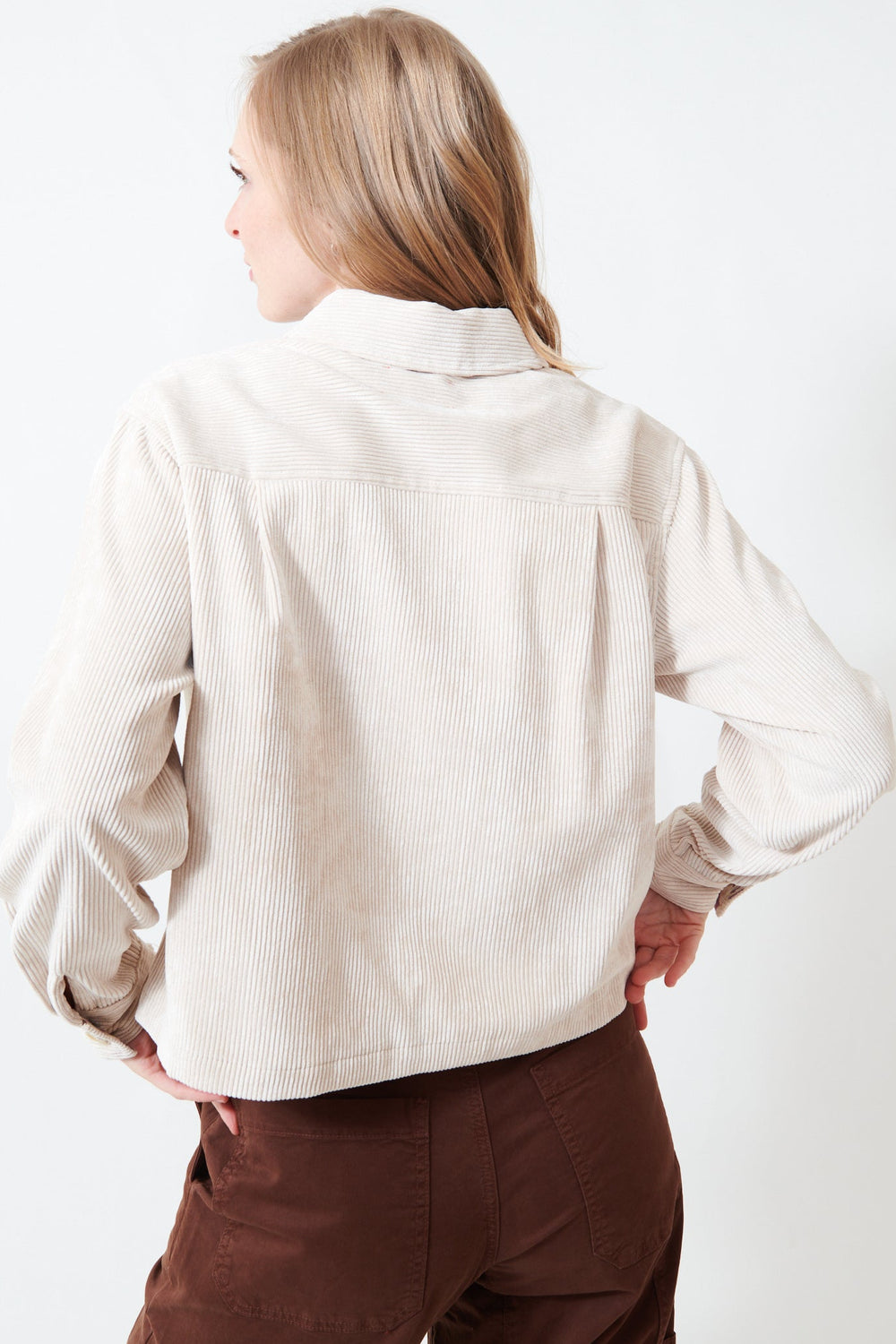Madi wearing Xirena Benji Jacket rear view