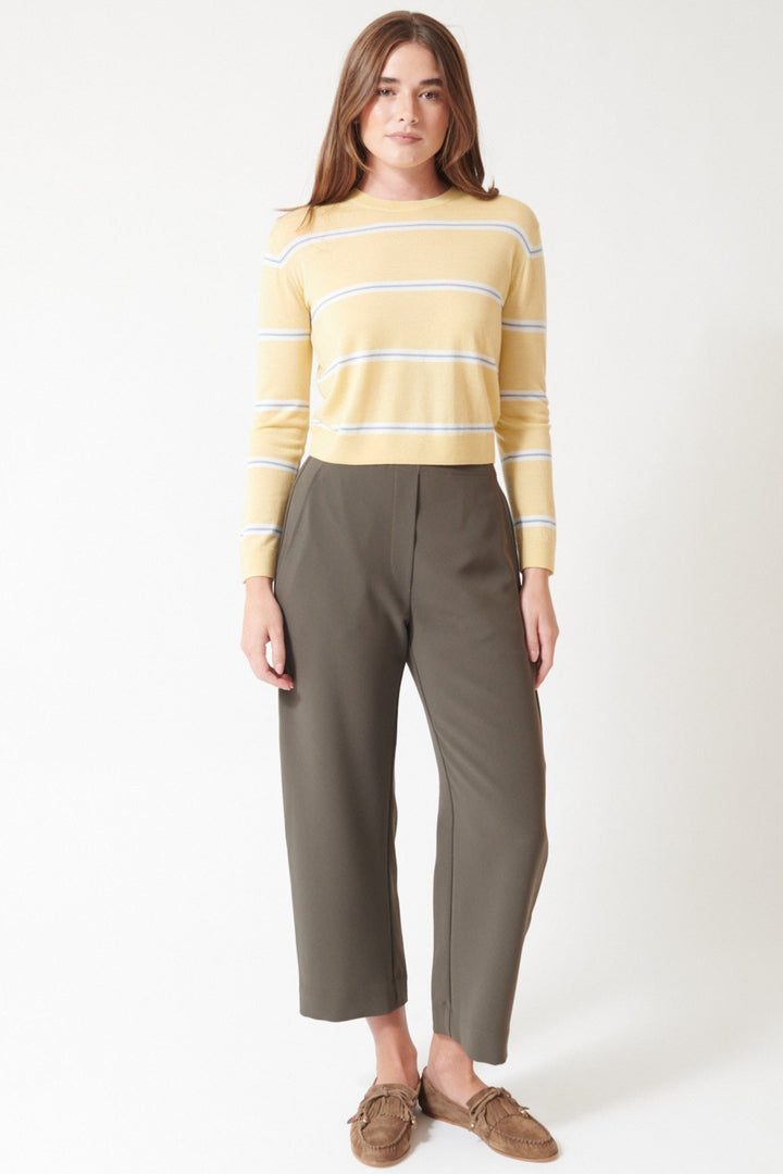 Julia wearing LESET Arielle Barrel Pant front view