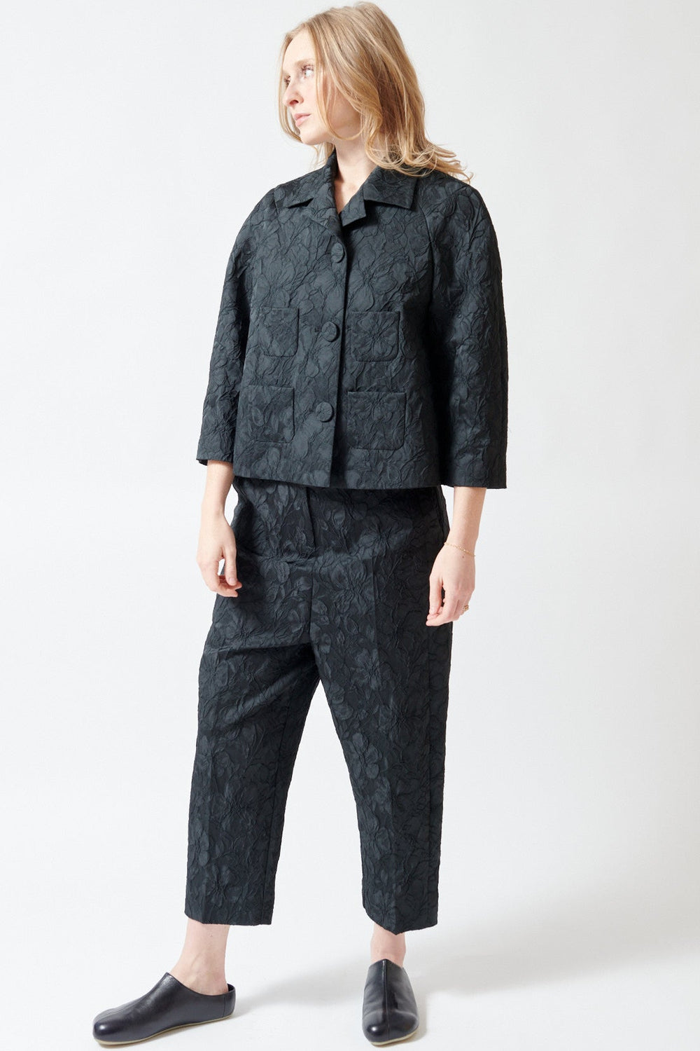 Madi wearing N°21 Textured Floral Froufrou Trouser front view