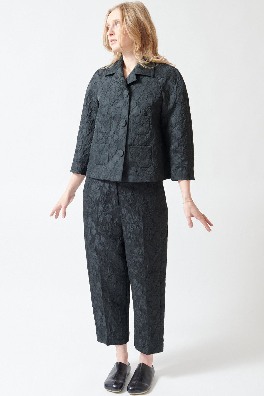 Madi wearing N°21 Textured Floral Froufrou Trouser front view