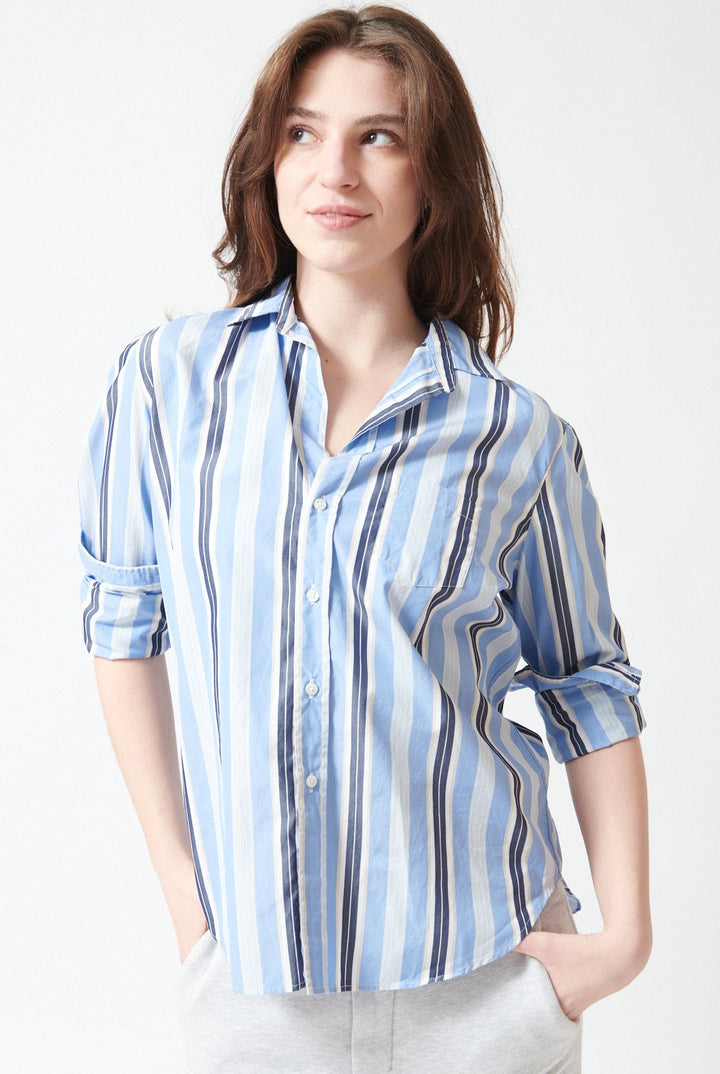 Sophie wearing Frank & Eileen Eileen Relaxed Button Up Shirt front view