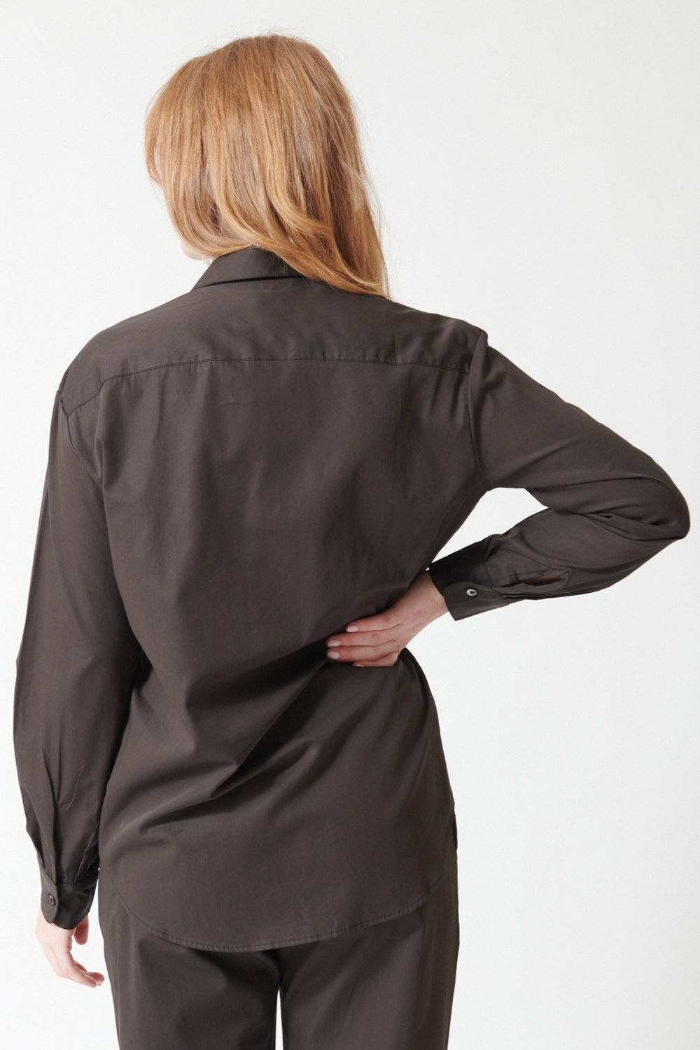Waverly in a LESET Yoshi Classic Button Down, rear view