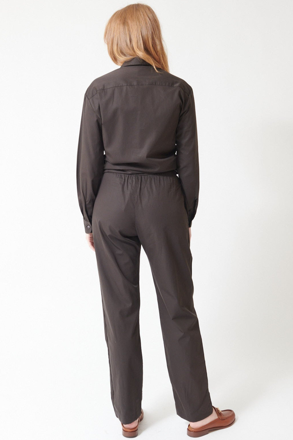 Waverly wearing LESET Yoshi Classic Tie Pant rear view