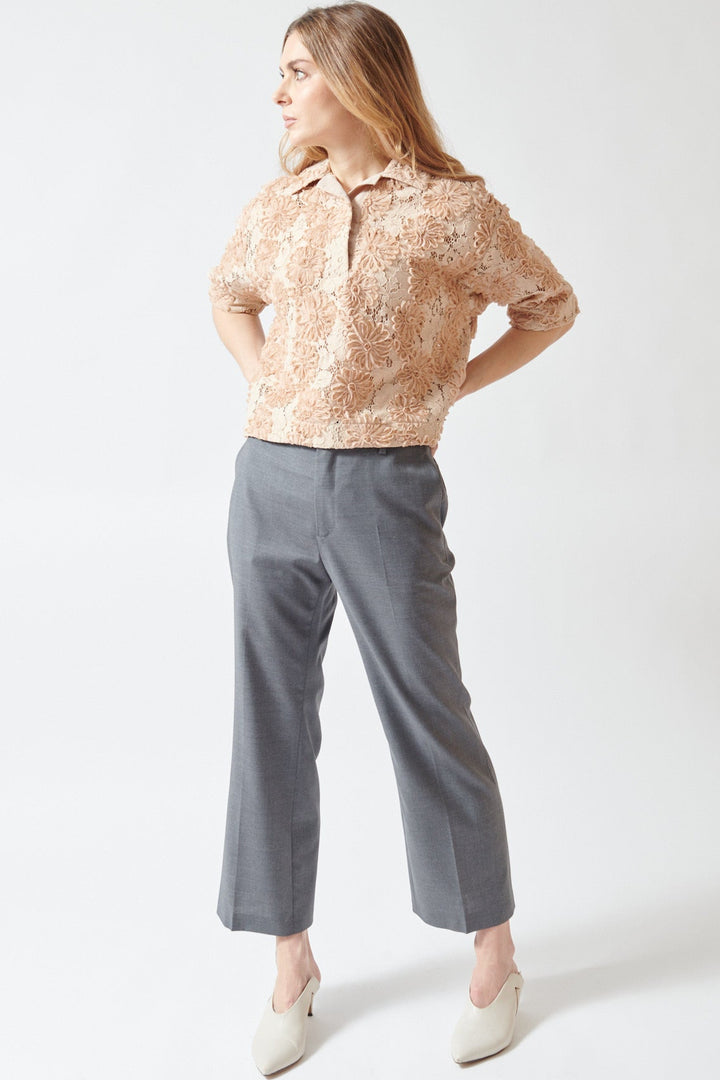 Mari wearing N°21 Elasticated Back Wool 21 Trouser front view