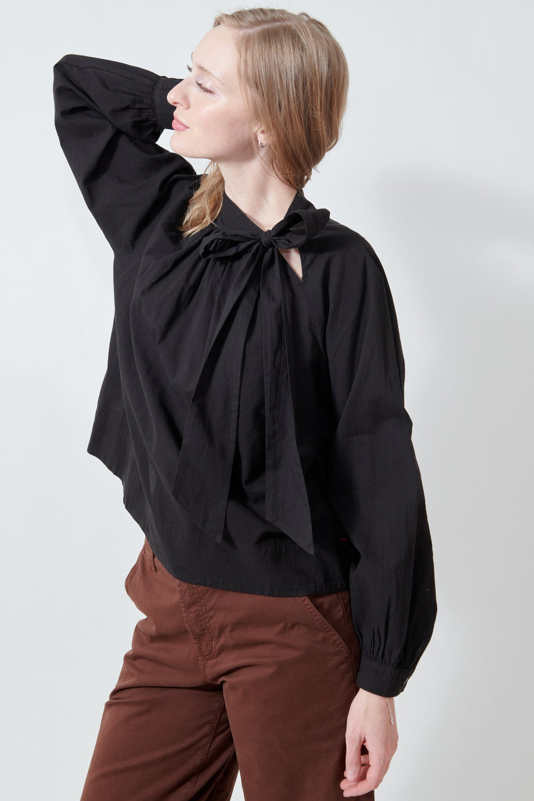 Madi wearing Xirena Leona Top side view