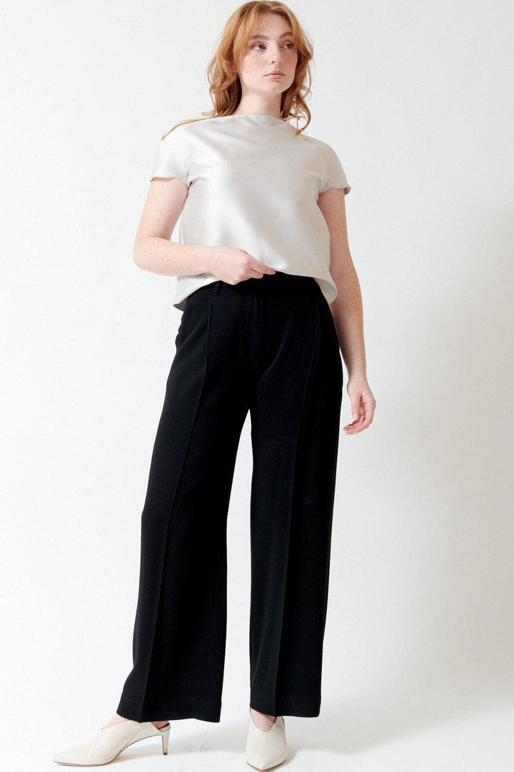 Waverly wearing Christian Wijnants Pama Trouser front view