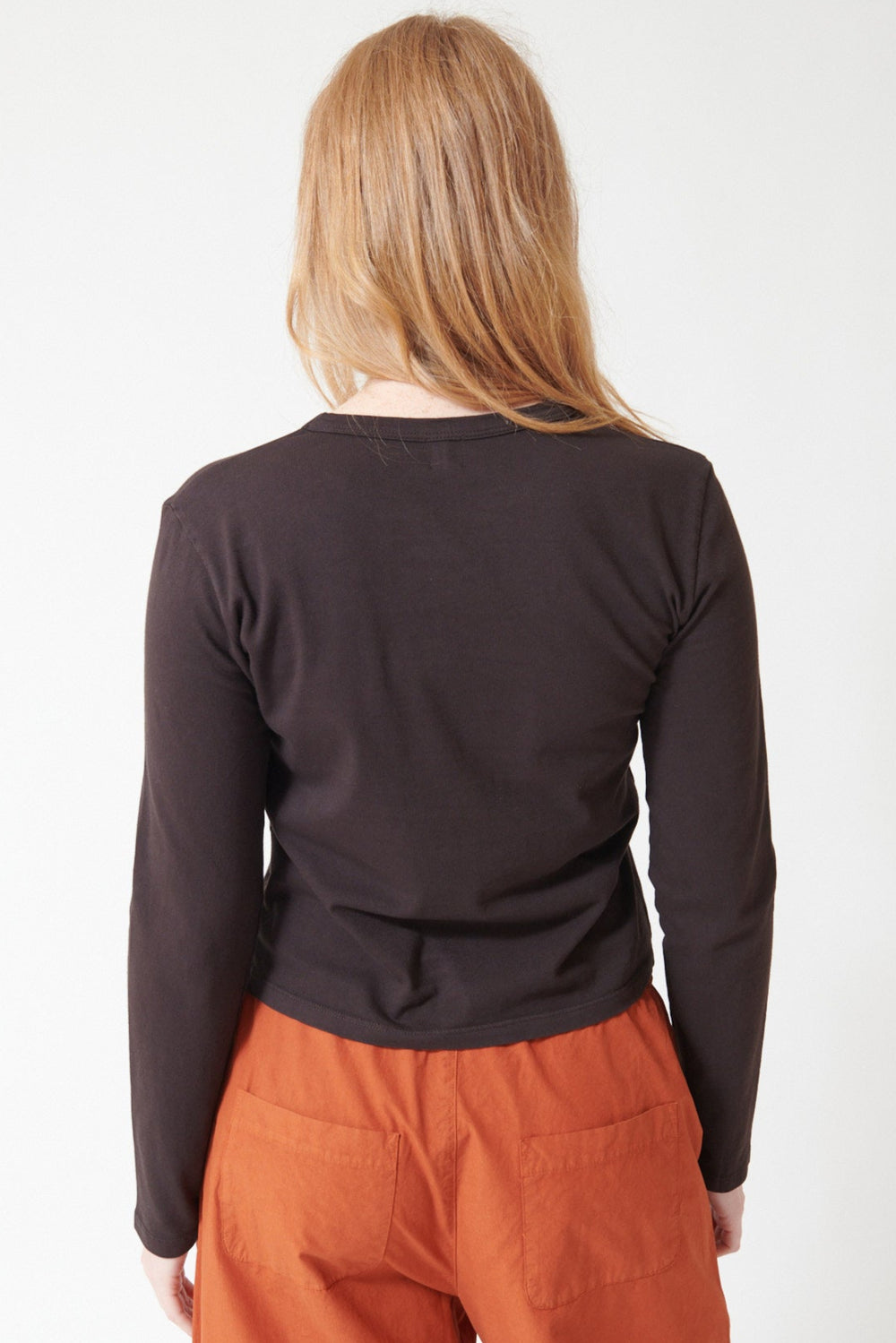 Waverly in LESET The Margo Long Sleeve Tee, brown, rear view.