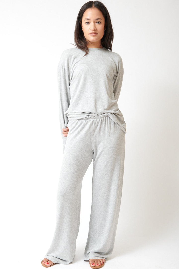 Amanda wearing SPRWMN Wide Leg Easy Pants front view