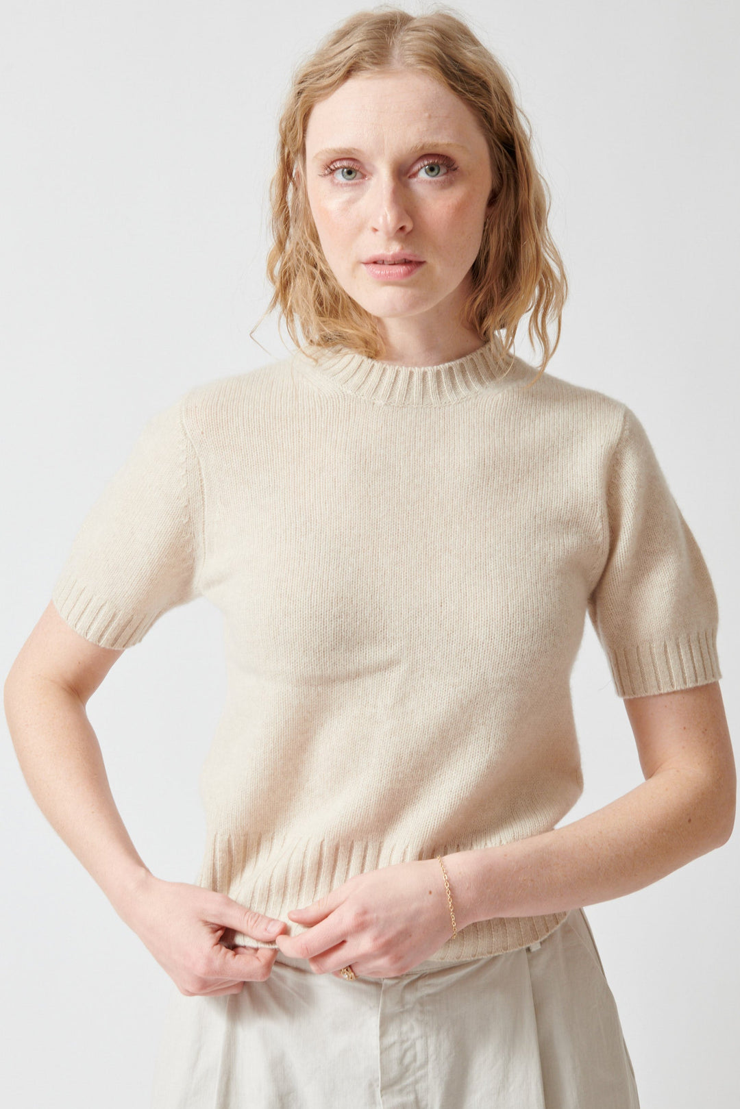 Madi wearing White + Warren Featherweight Cashmere T Shirt front view