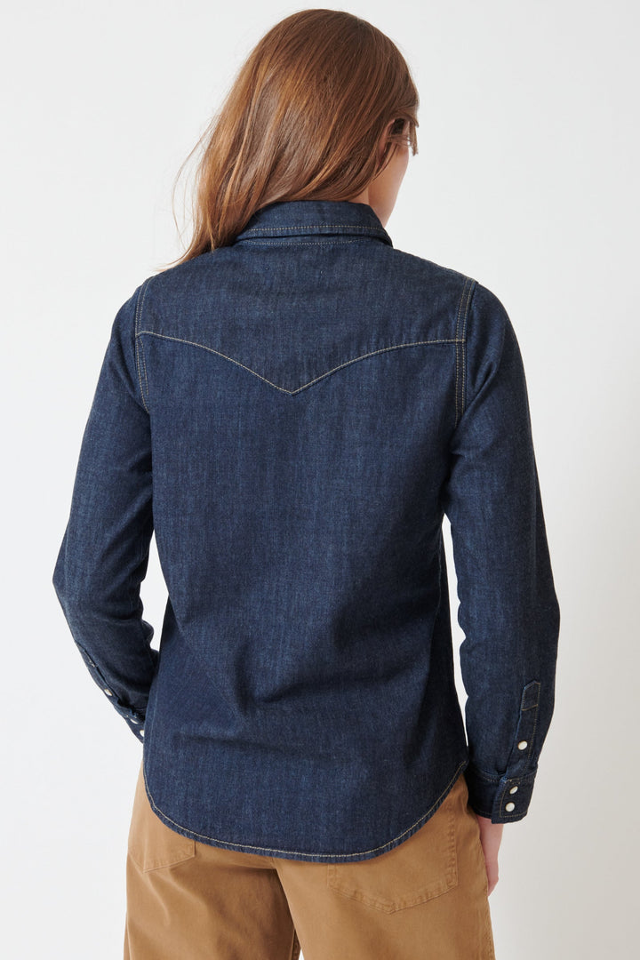 Julia wearing Nili Lotan Travis Shirt rear view