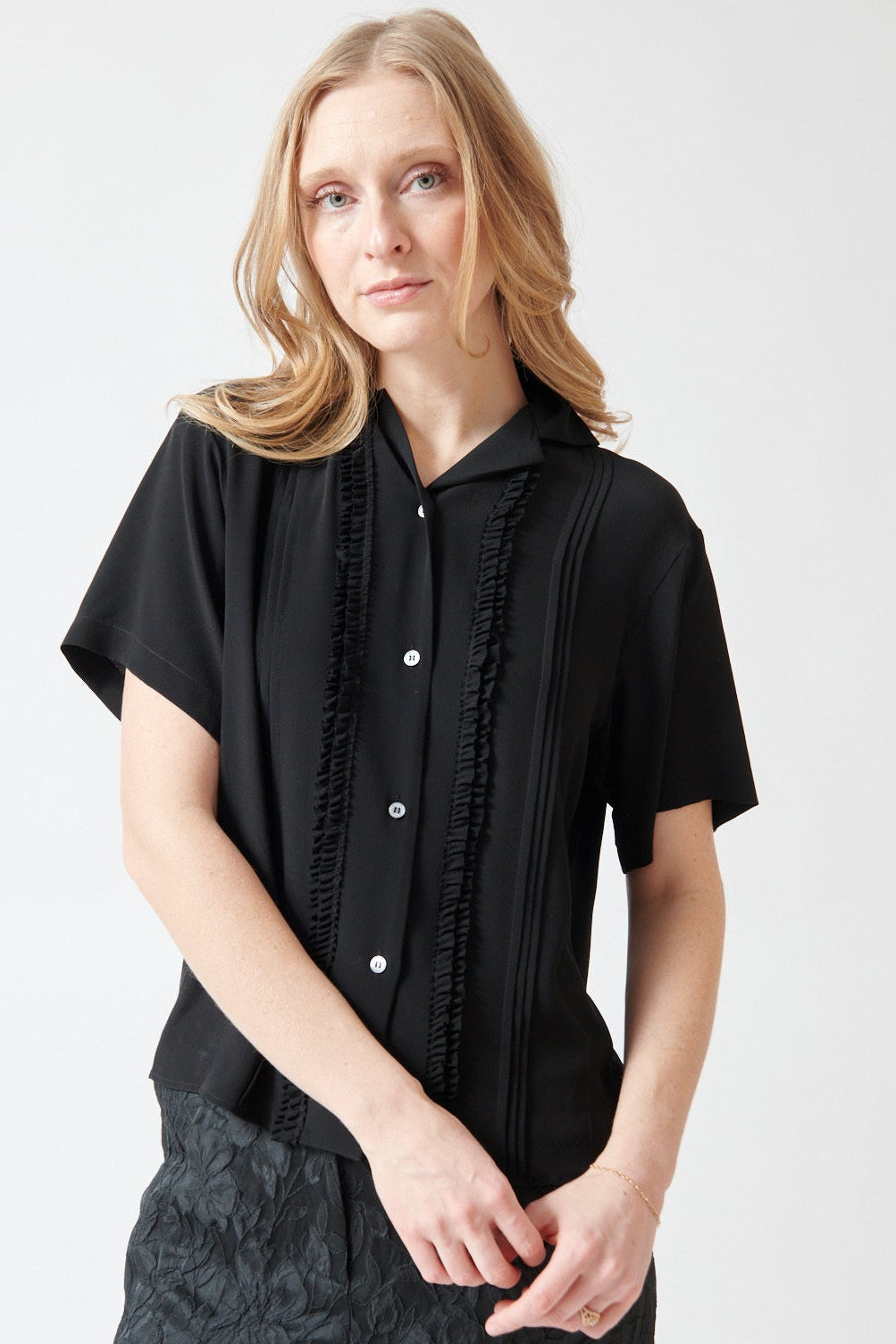Madi wearing N°21 Short Sleeve Acetate Silk Ruffle Blouse front view