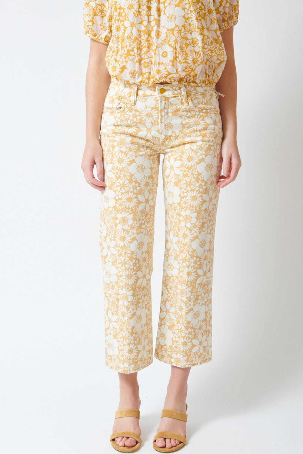 Julia wearing Mother Denim The Mid Rise Rambler Zip Ankle front view