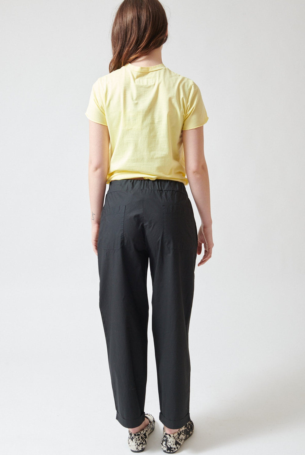 Sophie wearing Labo.Art Clara Pants rear view