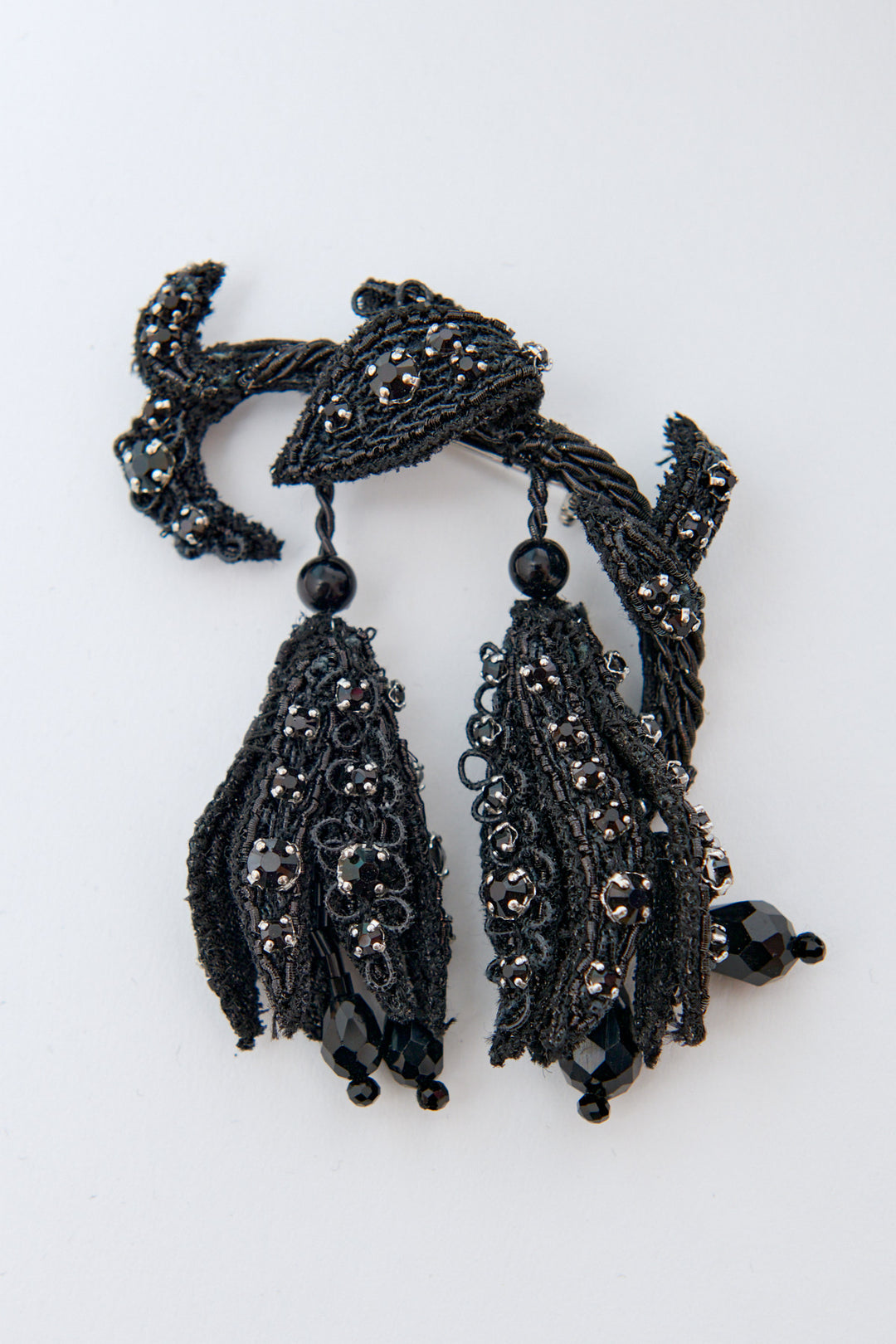 Flay lay of N°21 Fritillaria Meleagris Pin front view