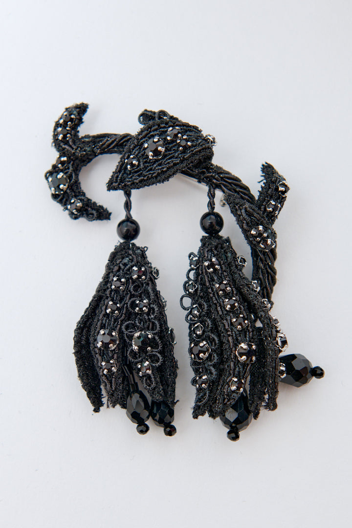 Flay lay of N°21 Fritillaria Meleagris Pin front view