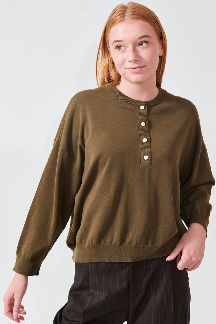 Aysia wearing The Great The Henley Sweater front view