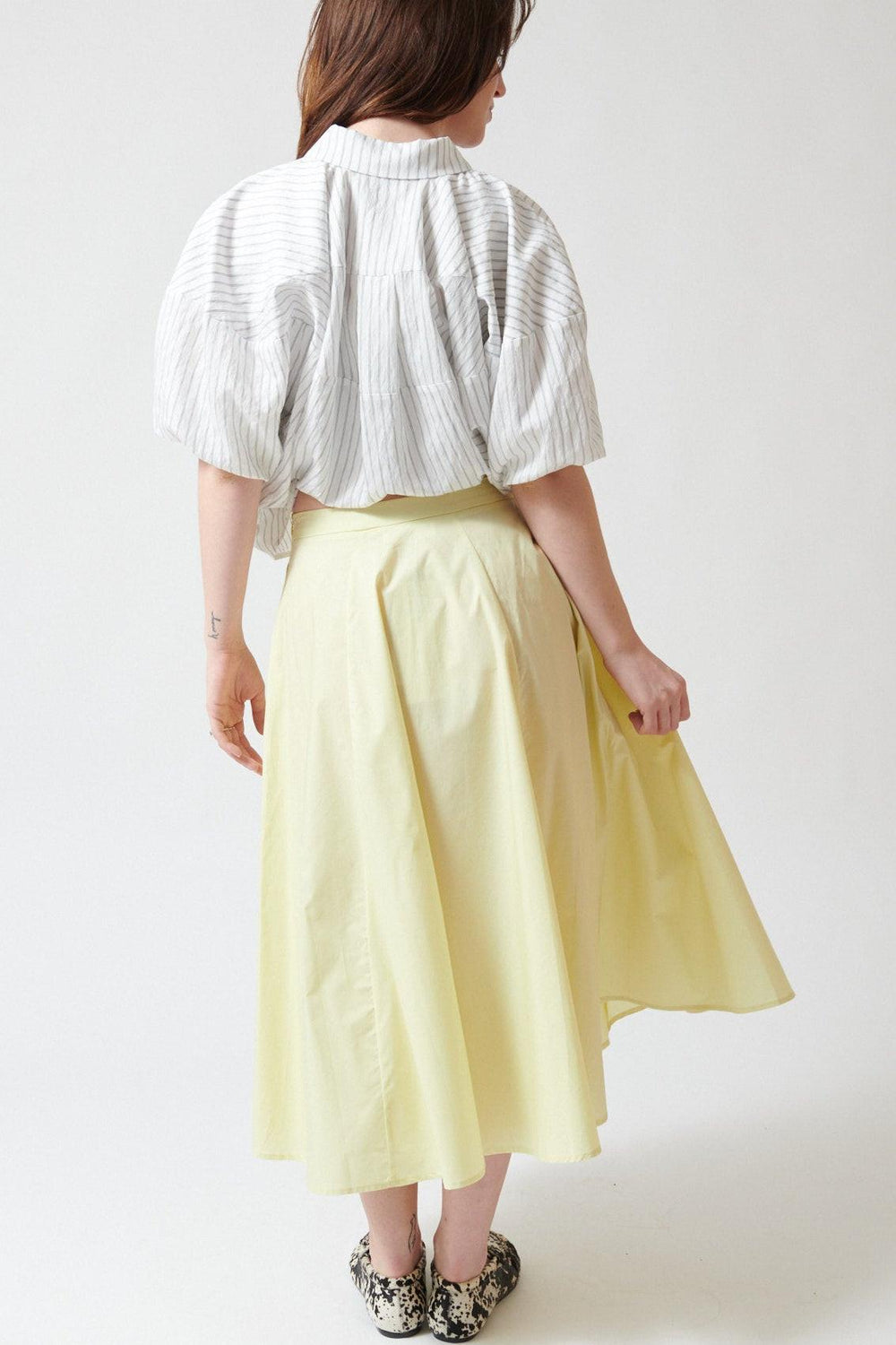 Sophie wearing Meimeij Cotton Poplin Cool Drink Skirt rear view