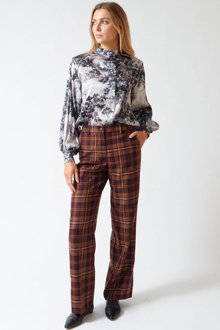 Mari wearing Momoni Milton Pant front view