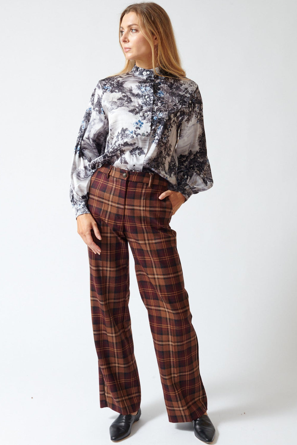 Mari wearing Momoni Milton Pant front view