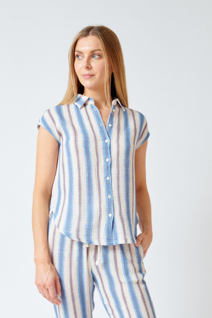 Mari wearing Xirena Tillie Shirt front view