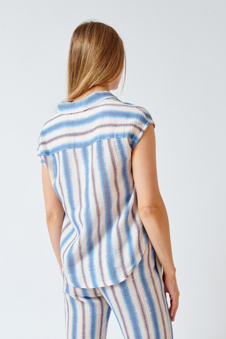 Mari wearing Xirena Tillie Shirt rear view