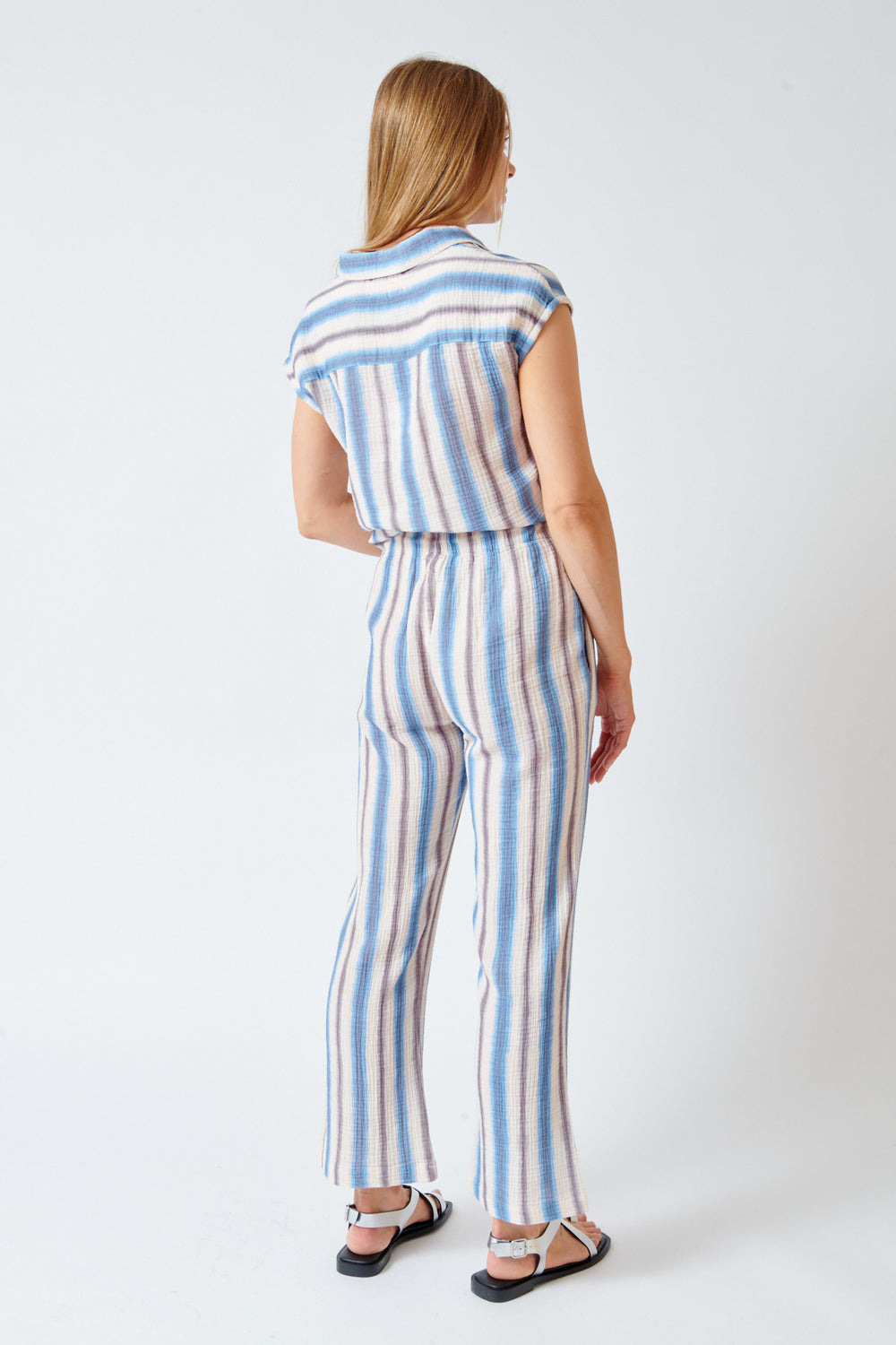 Mari wearing Xirena Blanche Pant rear view
