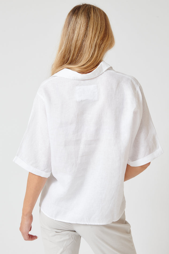 Mari wearing Frank & Eileen Rosie Short Sleeve Button Up rear view