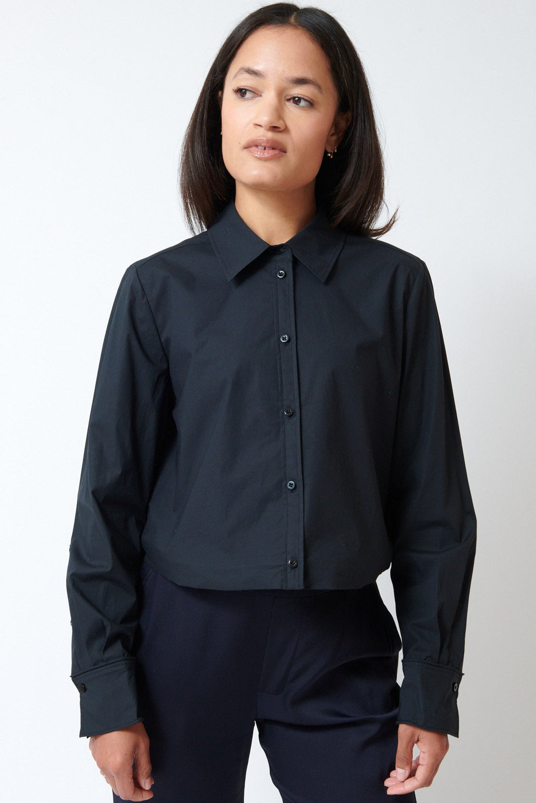 Amanda wearing Dorothee Schumacher Pure Power Blouse Pure front view