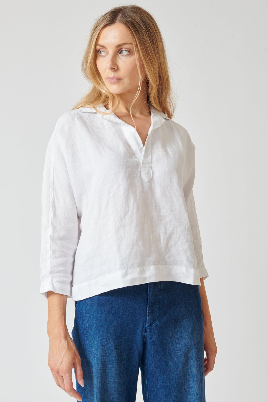 Mari wearing Frank & Eileen Gabi Popover Shirt front view