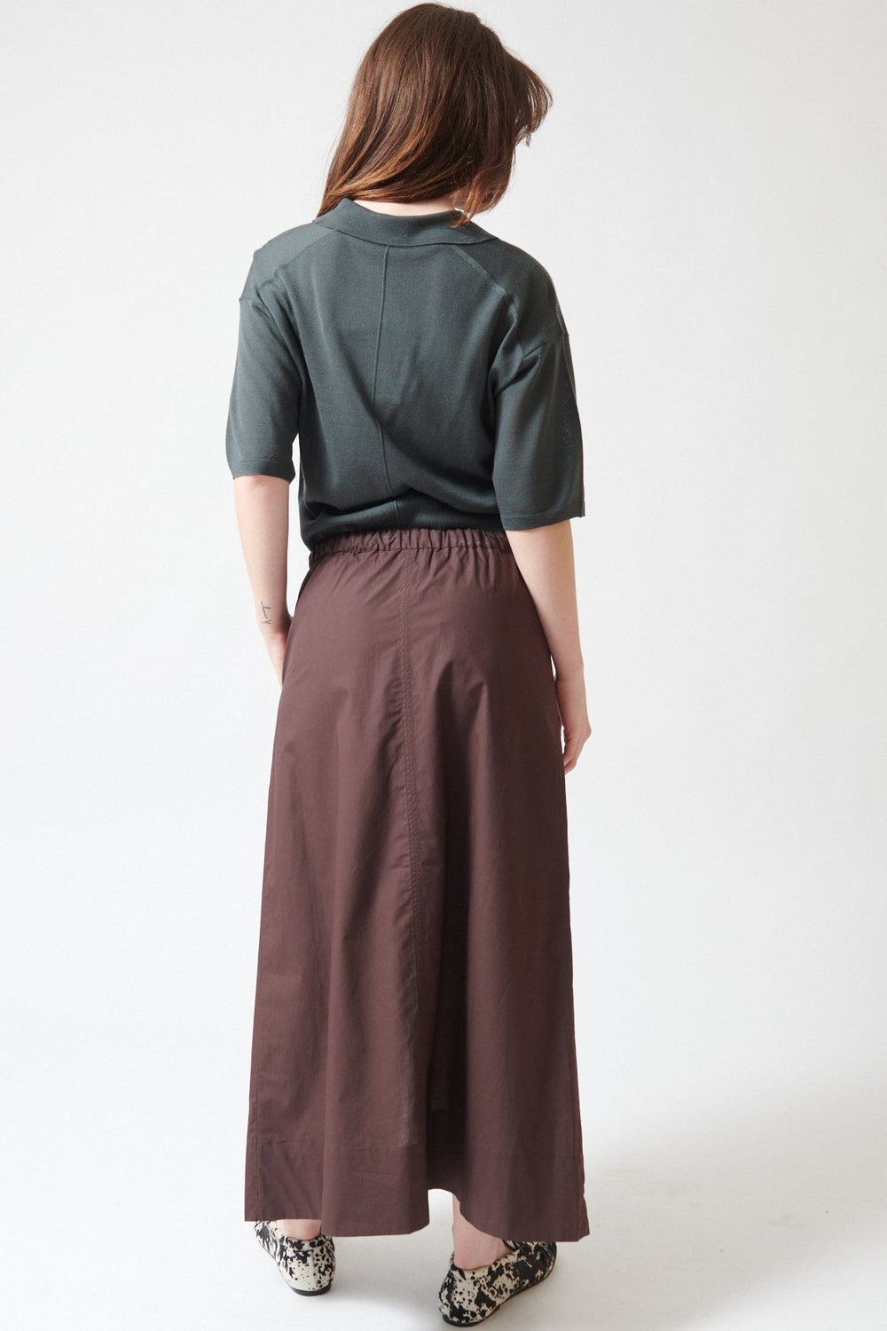Sophie wearing Soeur Organic Cotton Midi Agadir Skirt rear view