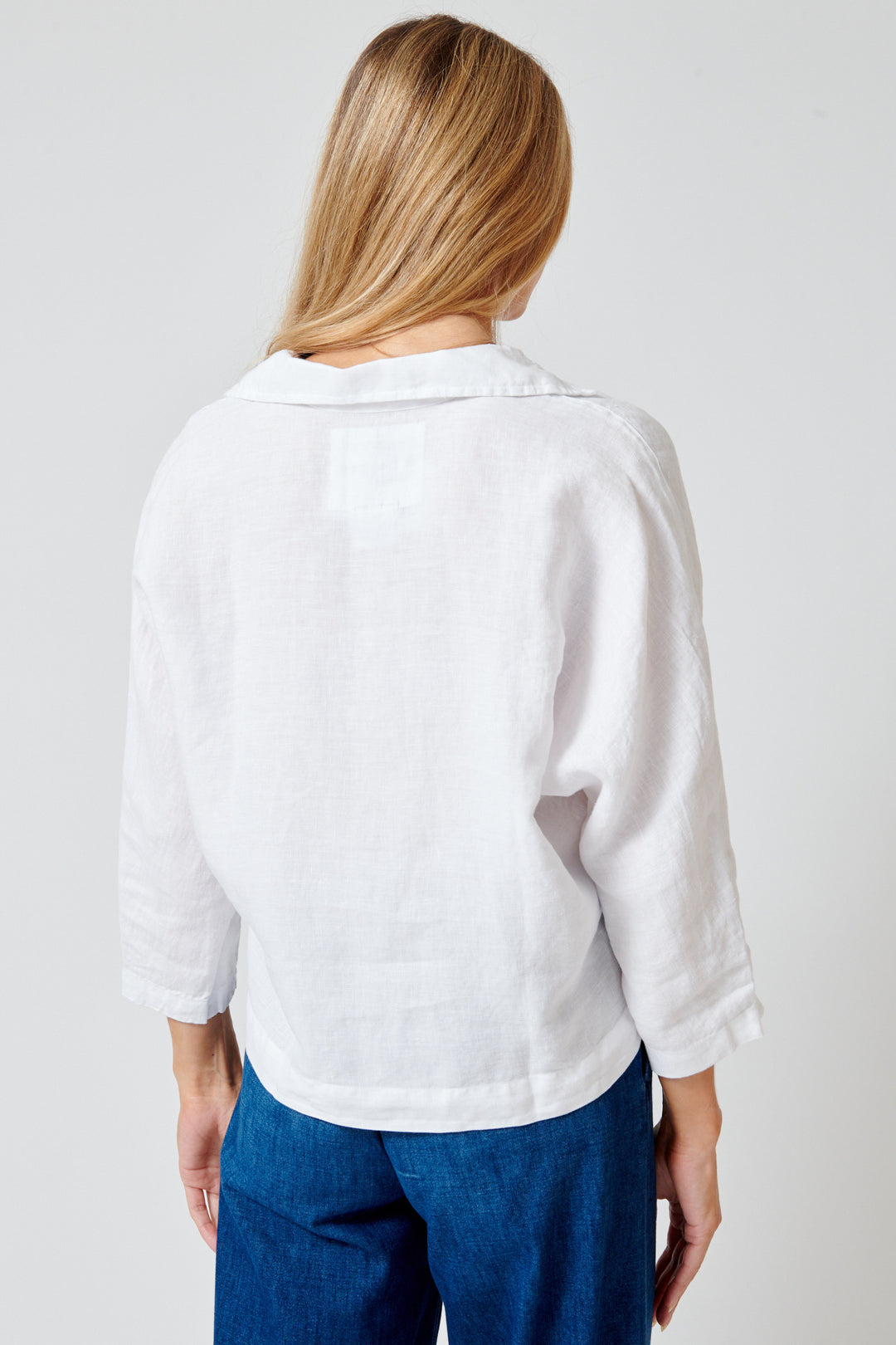 Mari wearing Frank & Eileen Gabi Popover Shirt rear view