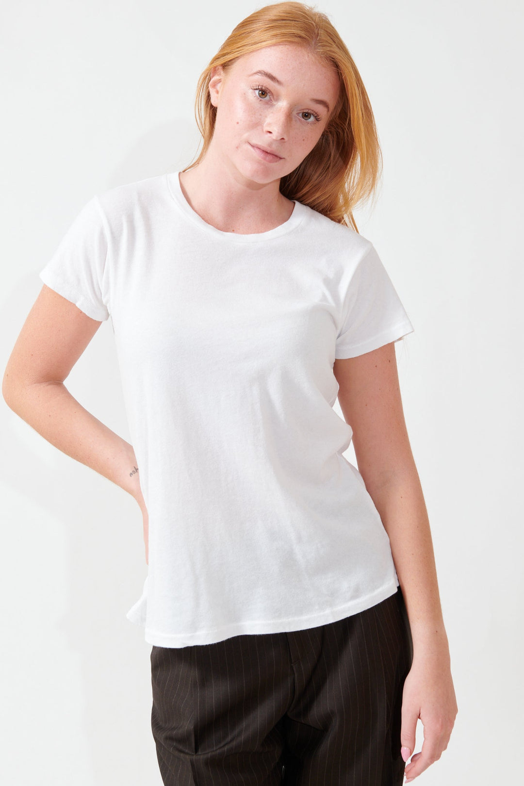 Aysia wearing The Great The Slim Tee front view