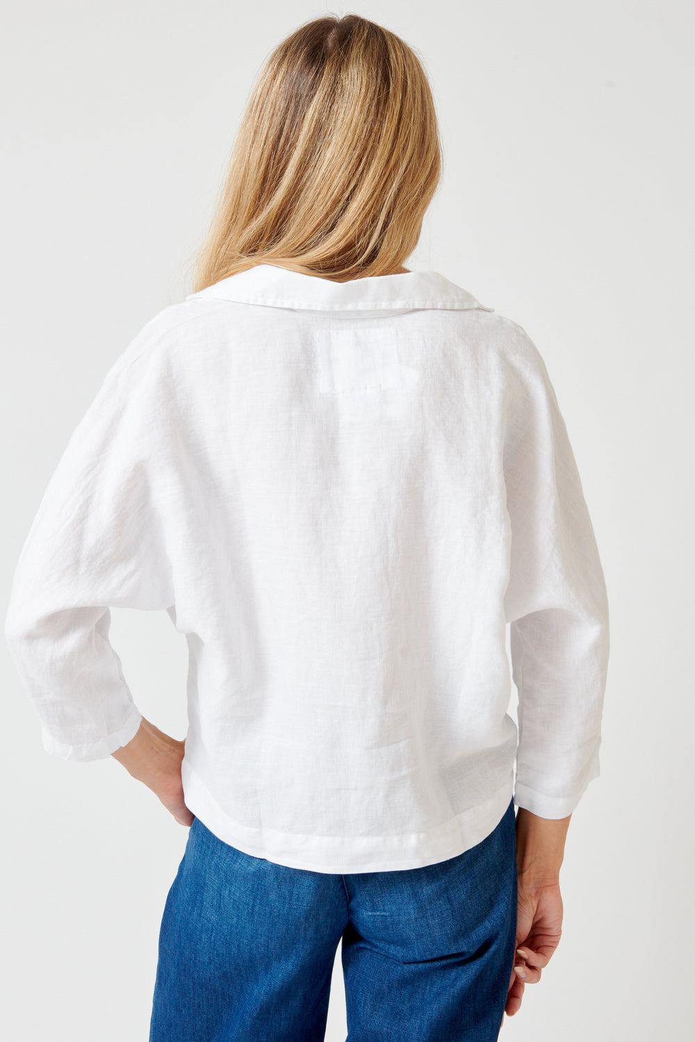 Mari wearing Frank & Eileen Gabi Popover Shirt rear view