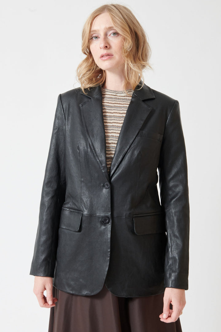 Madi wearing SPRWMN Classic Blazer front view