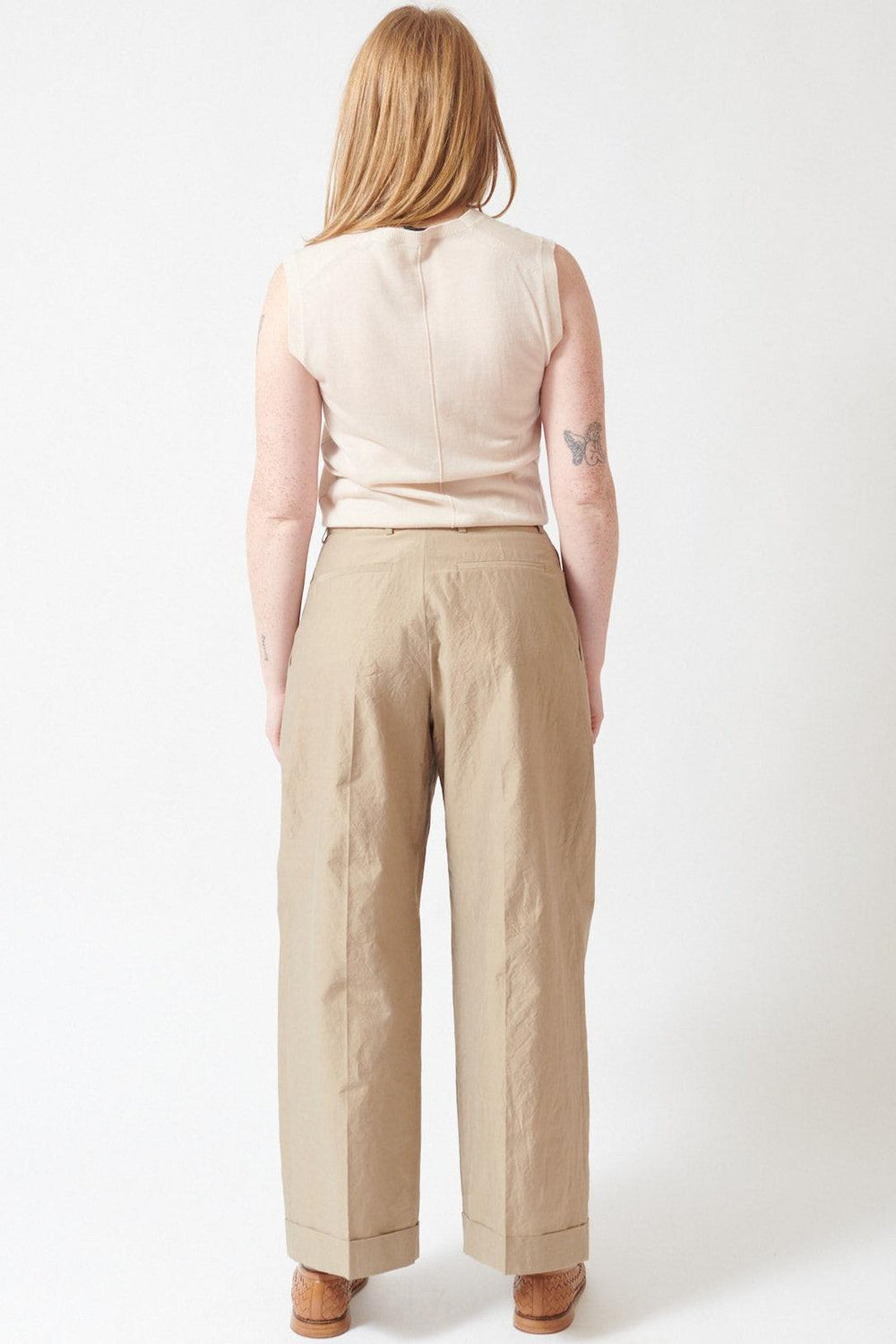 Waverly wearing Soeur Cotton Poplin Pleated Watson Trousers rear view